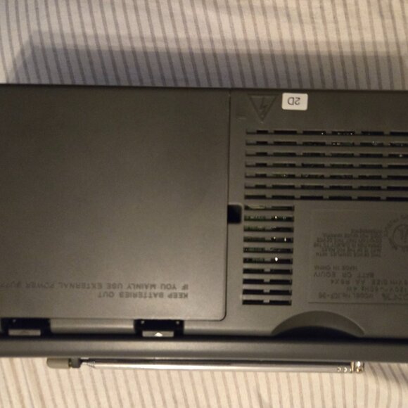 SONY PORTABLE RADIO - Picture 3 of 4